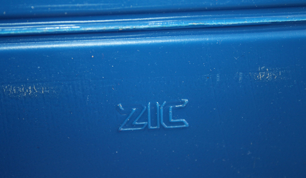 Буквы на дне масла ZIC
