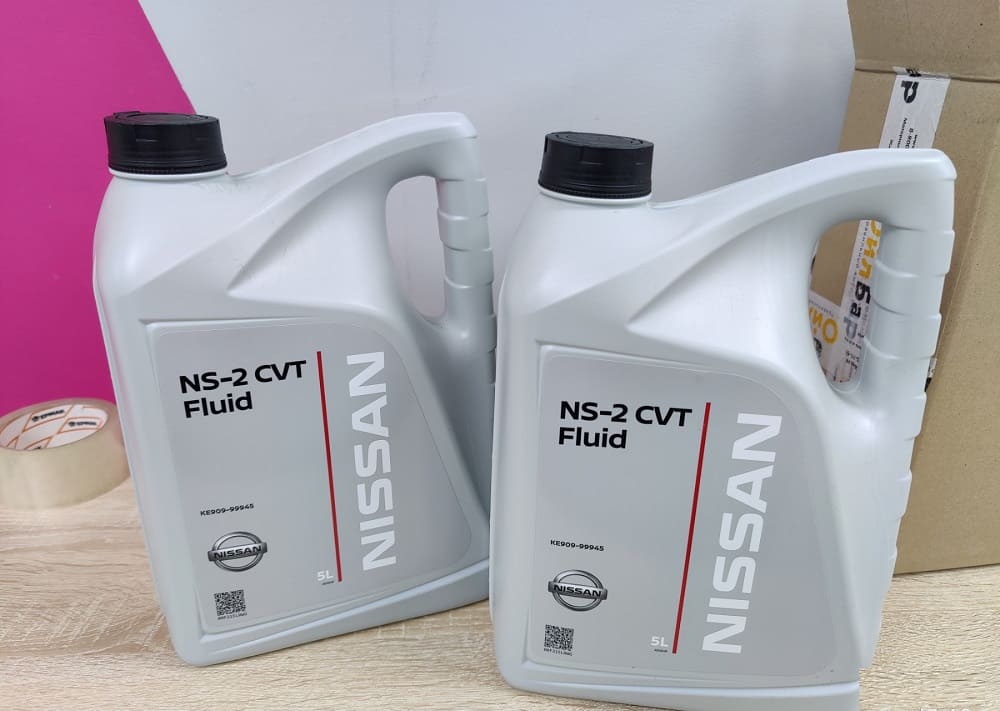 Две канистры масла Nissan CVT Fluid NS-2