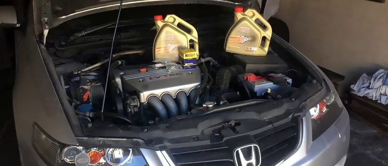 Замена масла в Honda Accord