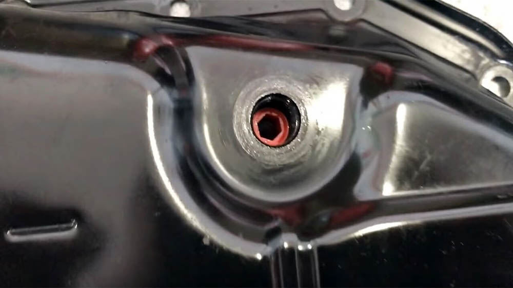 Пробка уровня масла в АКПП в Toyota Camry